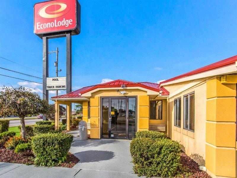 Econo Lodge Norwalk Luaran gambar