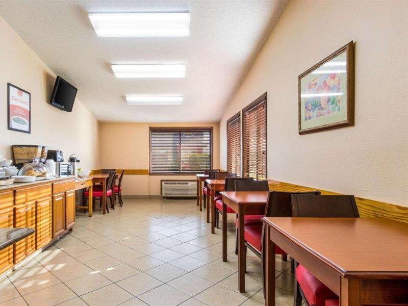 Econo Lodge Norwalk Luaran gambar