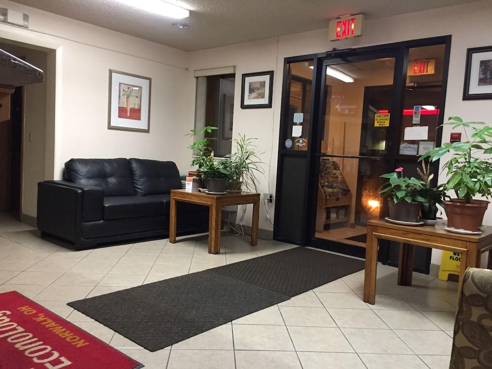 Econo Lodge Norwalk Luaran gambar