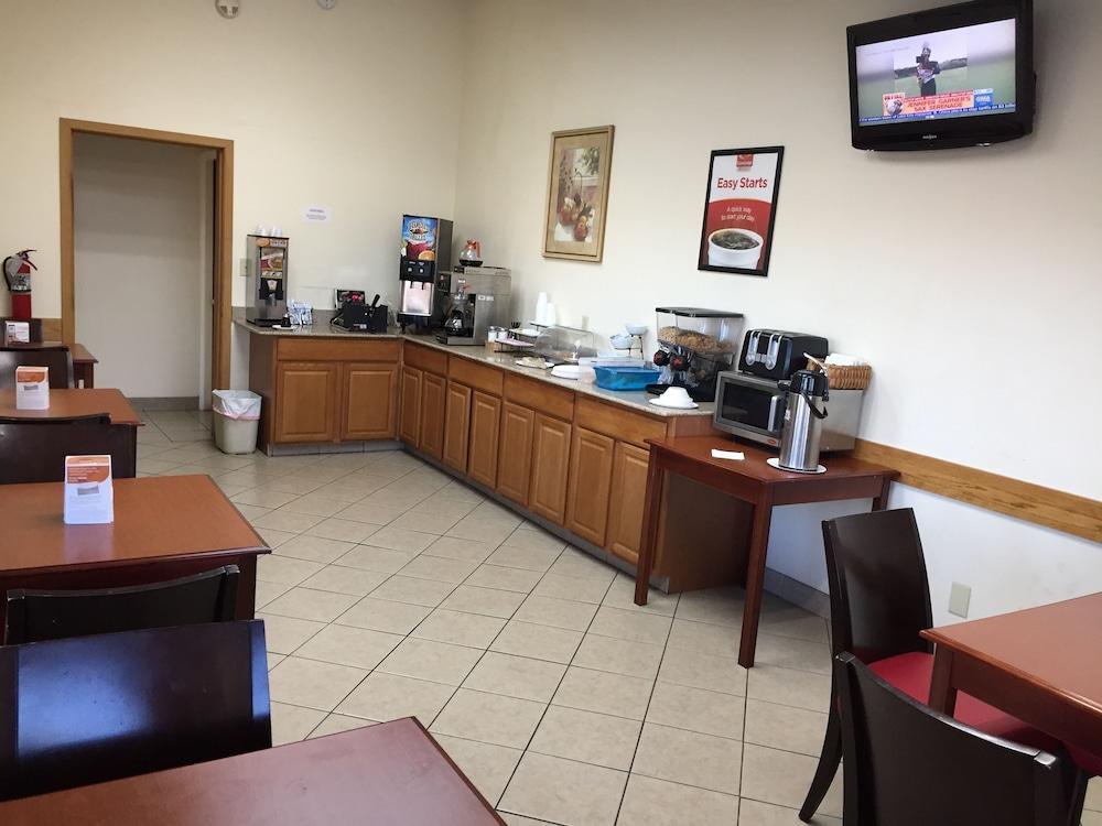 Econo Lodge Norwalk Luaran gambar