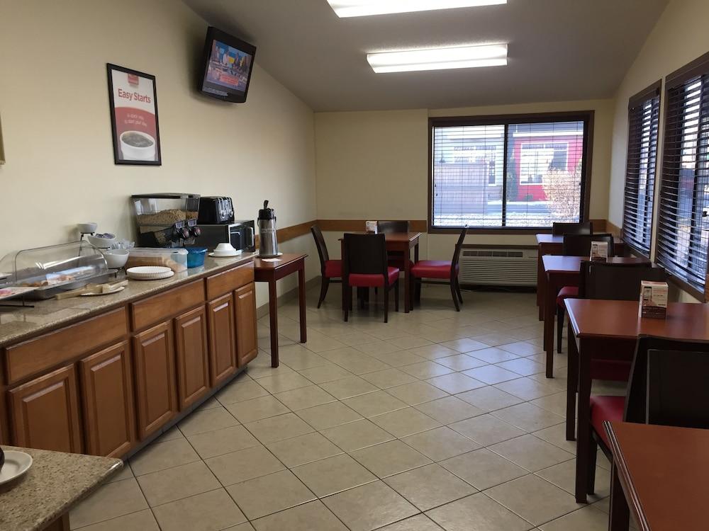 Econo Lodge Norwalk Luaran gambar