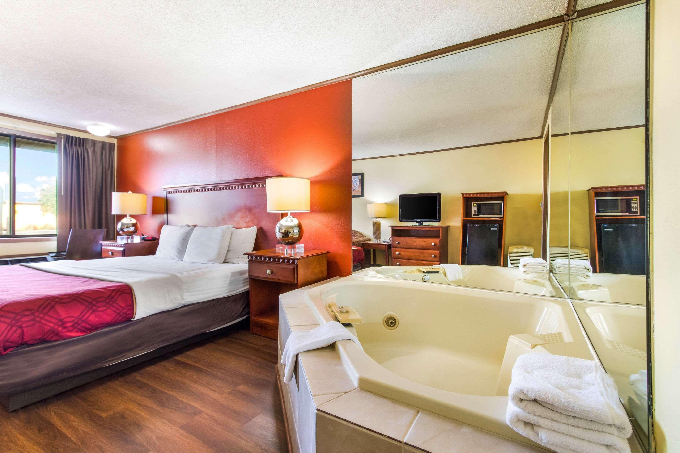 Econo Lodge Norwalk Luaran gambar