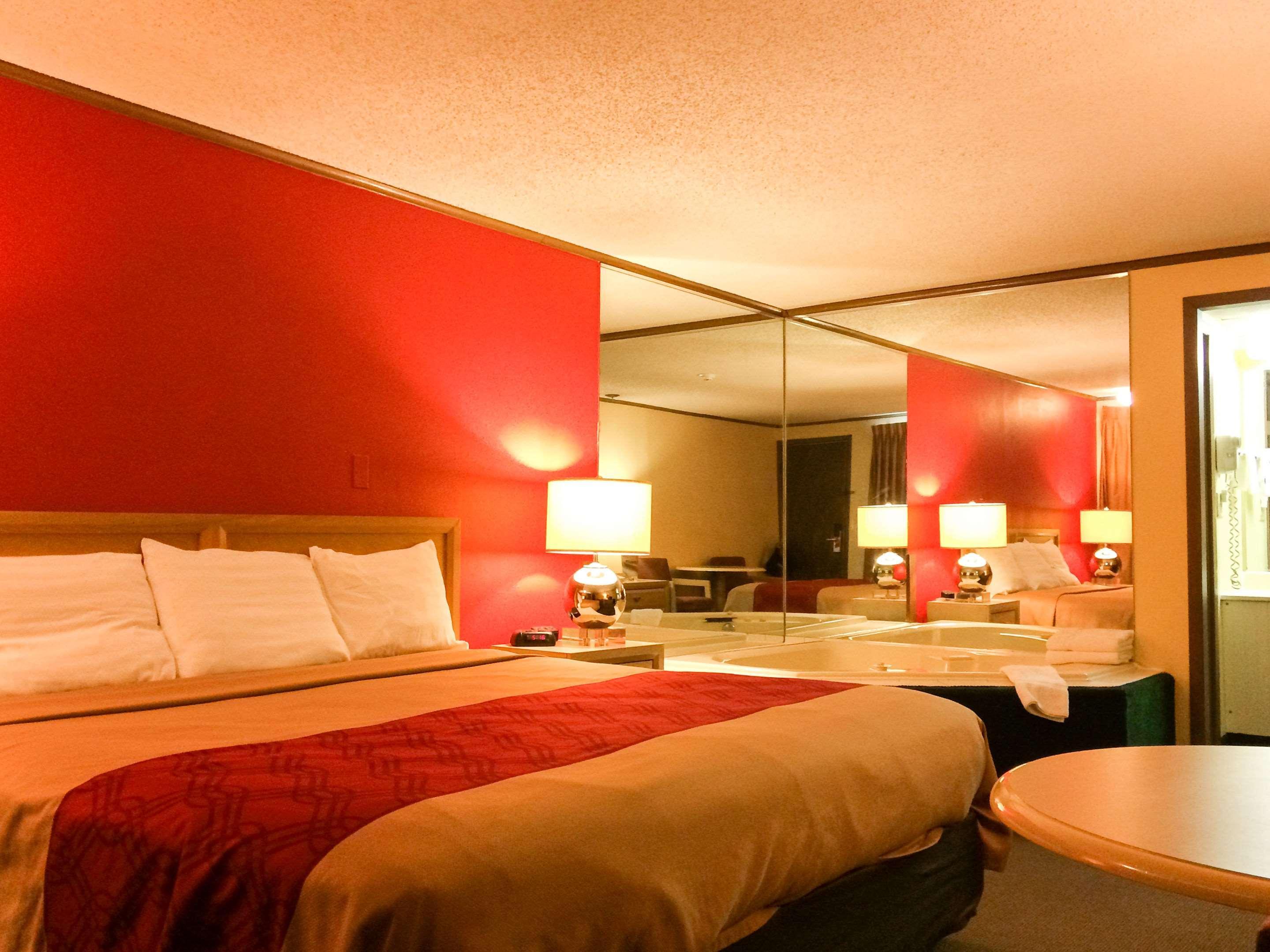 Econo Lodge Norwalk Luaran gambar