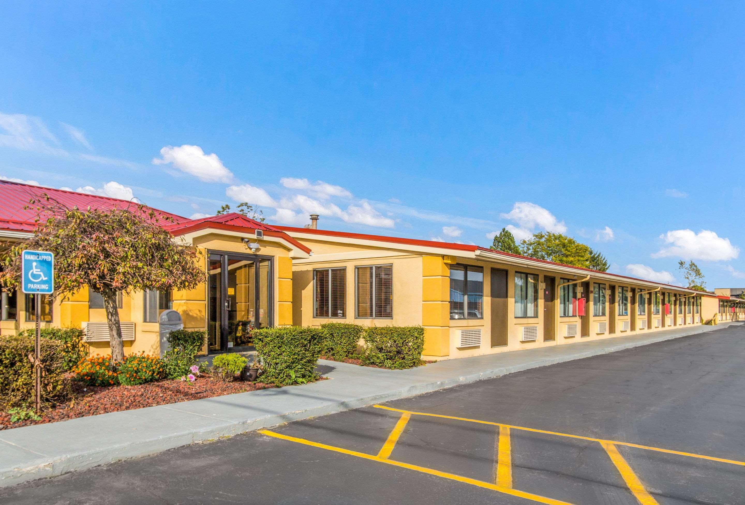 Econo Lodge Norwalk Luaran gambar