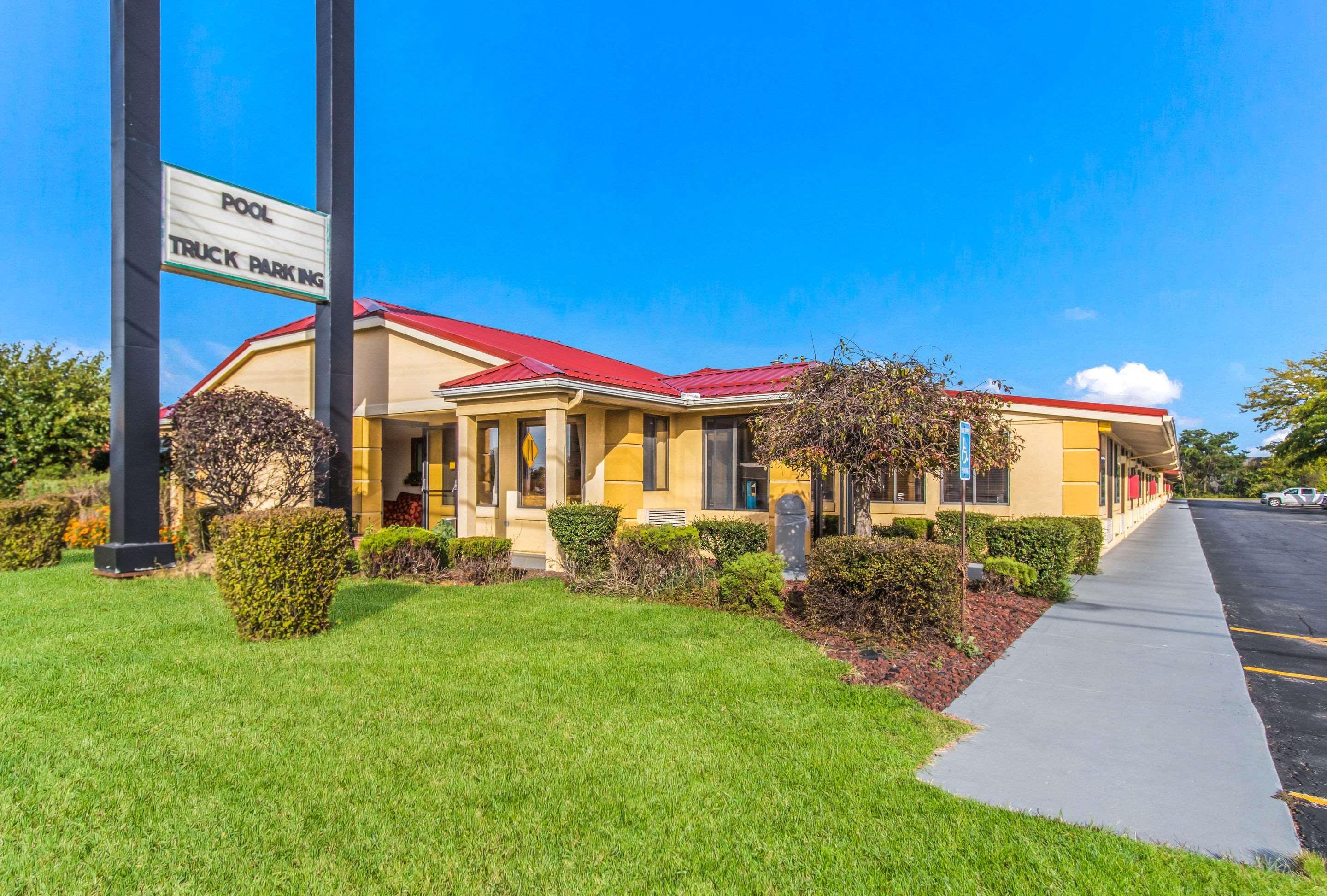 Econo Lodge Norwalk Luaran gambar
