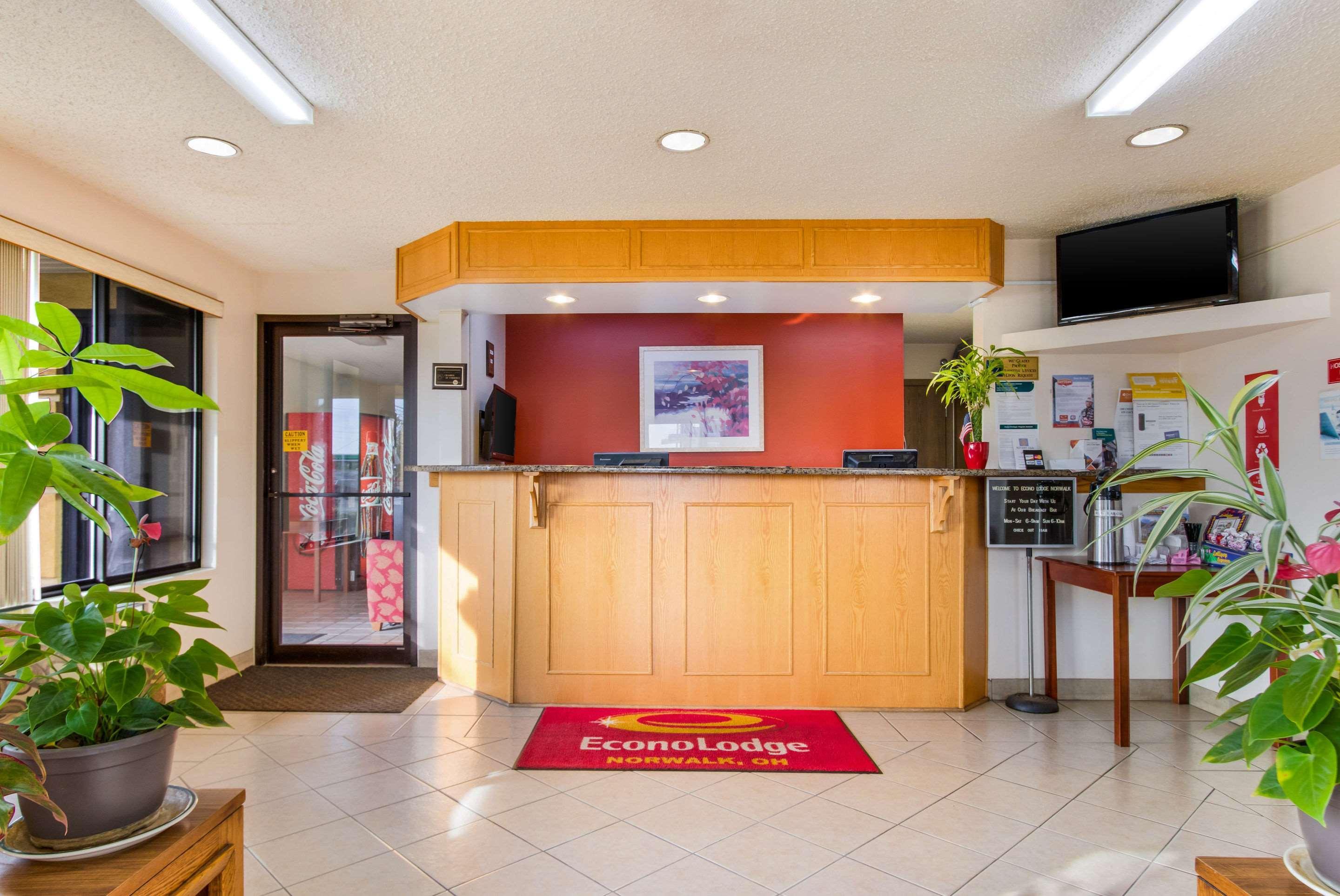 Econo Lodge Norwalk Luaran gambar