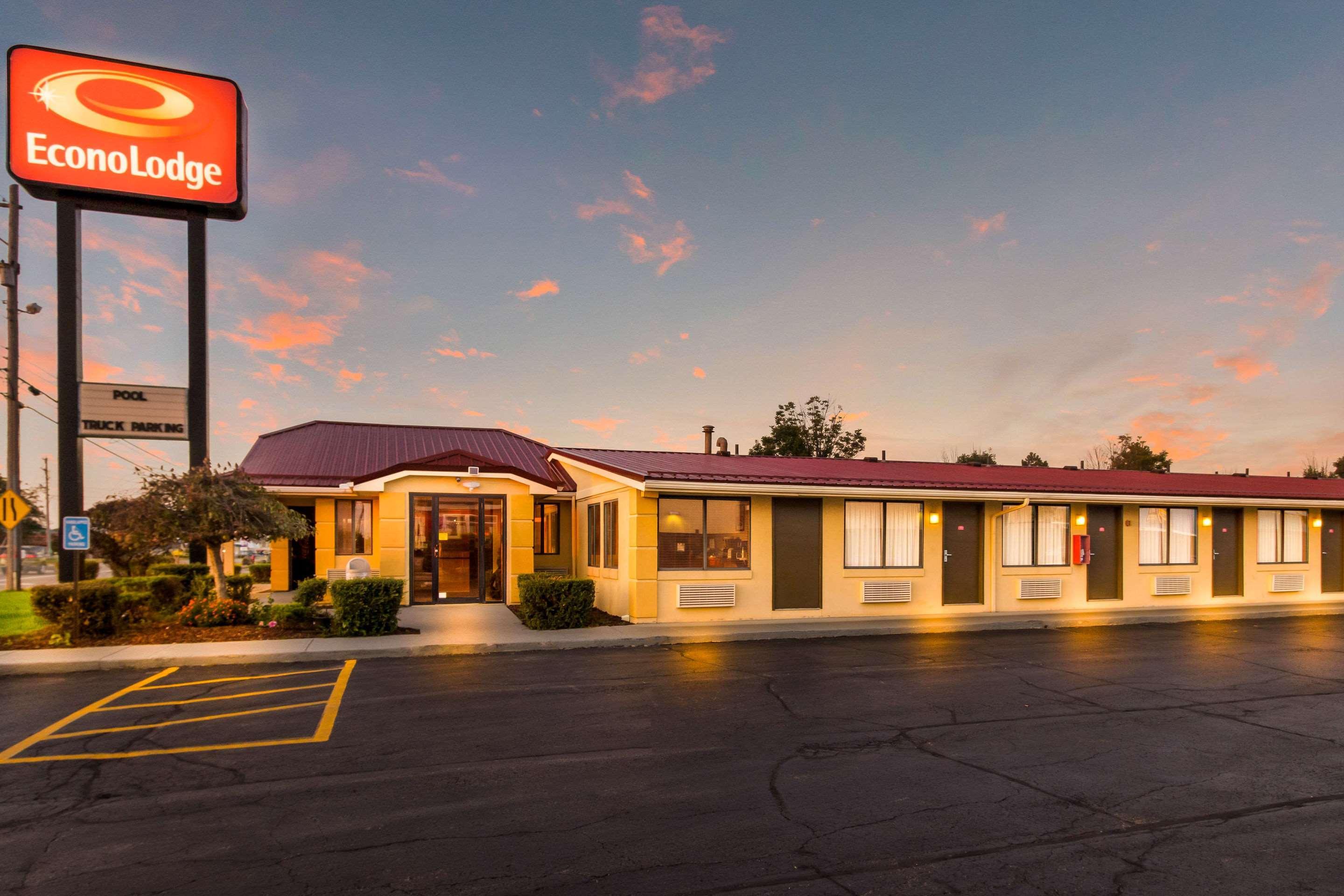 Econo Lodge Norwalk Luaran gambar