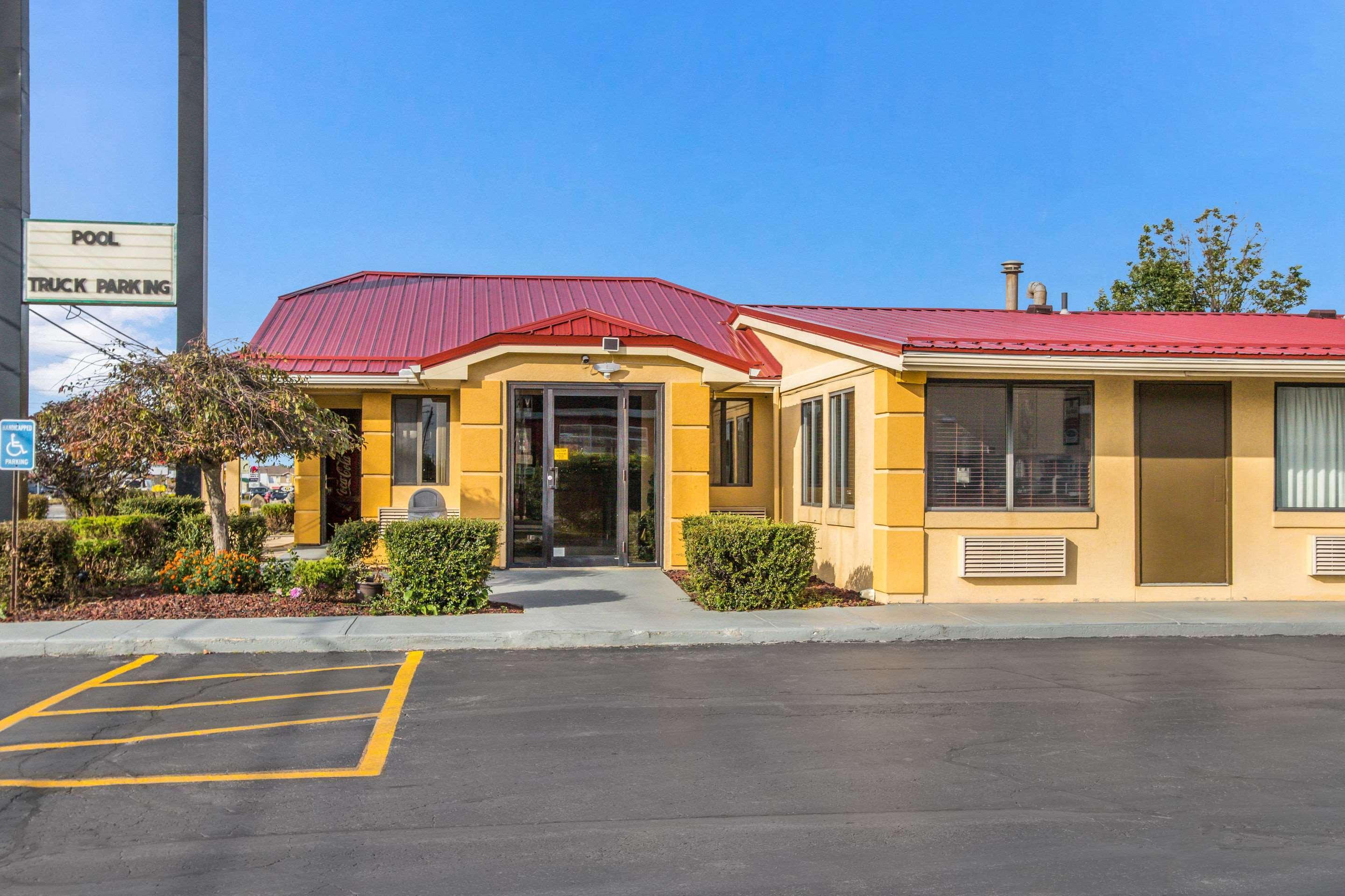 Econo Lodge Norwalk Luaran gambar
