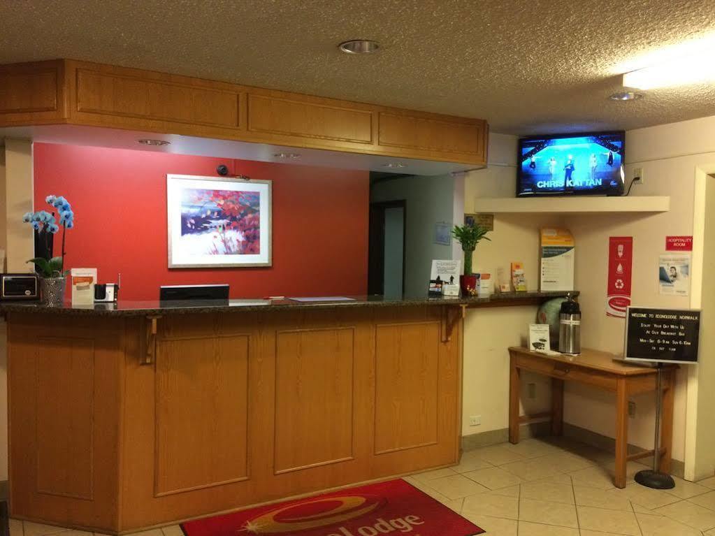 Econo Lodge Norwalk Luaran gambar