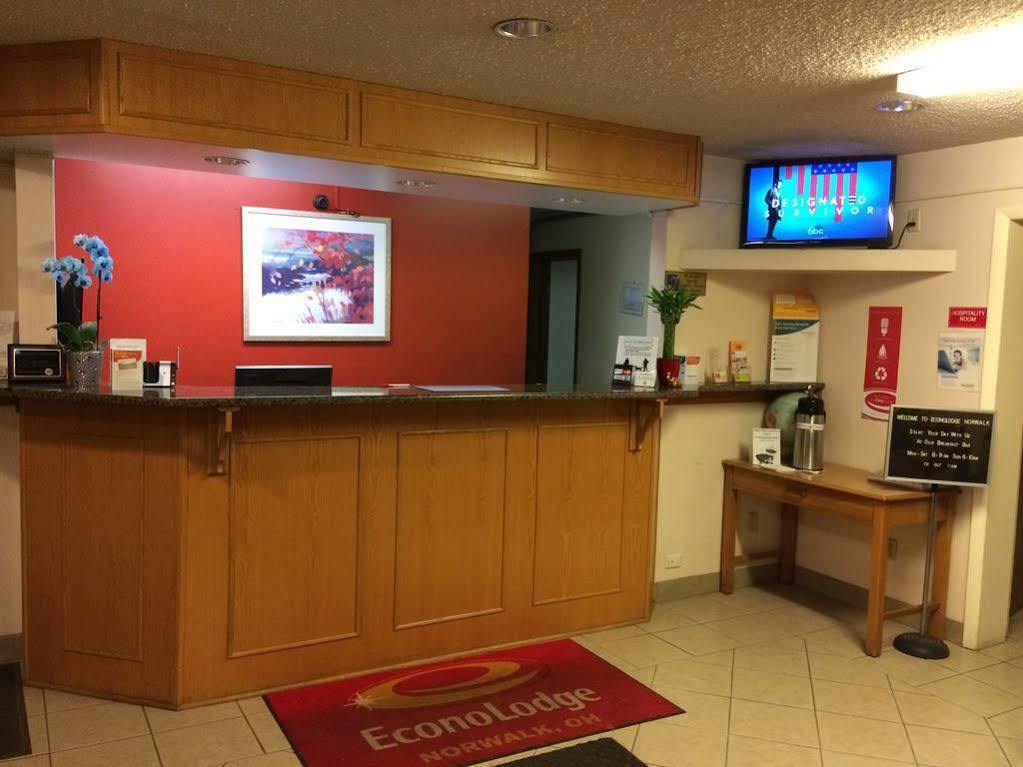 Econo Lodge Norwalk Luaran gambar