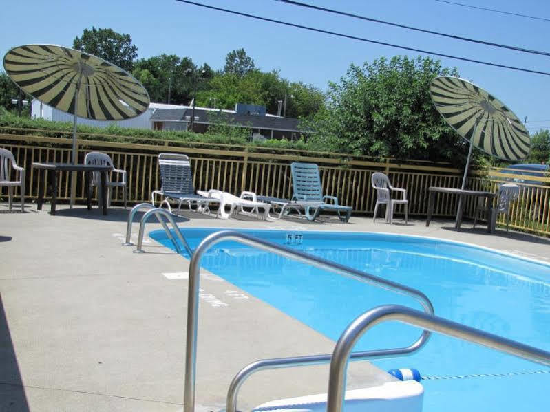 Econo Lodge Norwalk Luaran gambar