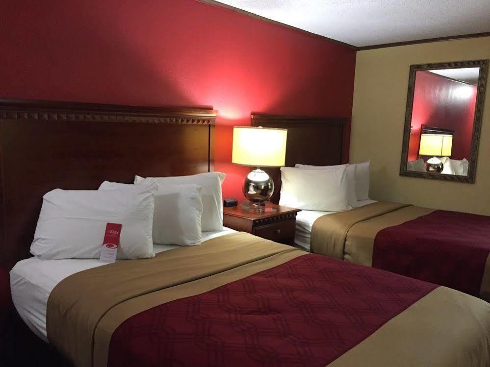 Econo Lodge Norwalk Luaran gambar